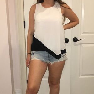 Adorable top, one side is longer than the other